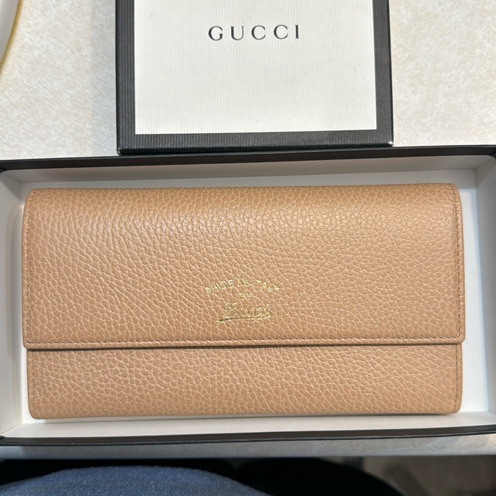 Gucc wallet